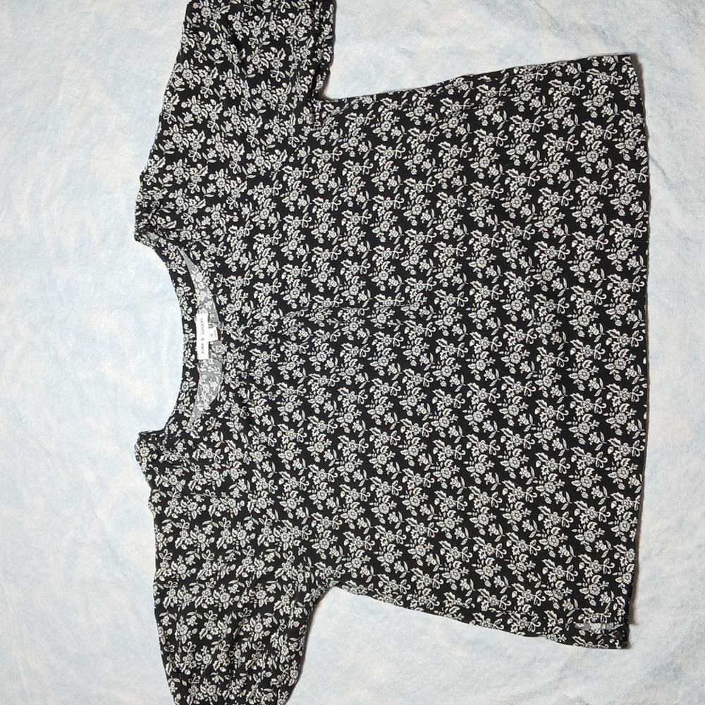 Alex & Jordan Black and White Floral Blouse Sz XL